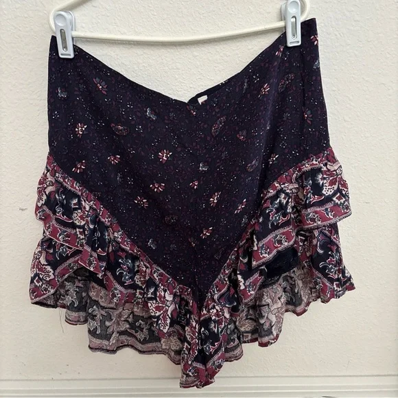 FREE PEOPLE Women’s Size 12 Dressy Shorts Lined, Purple, Pink Floral, Zip Up - Picture 2 of 16